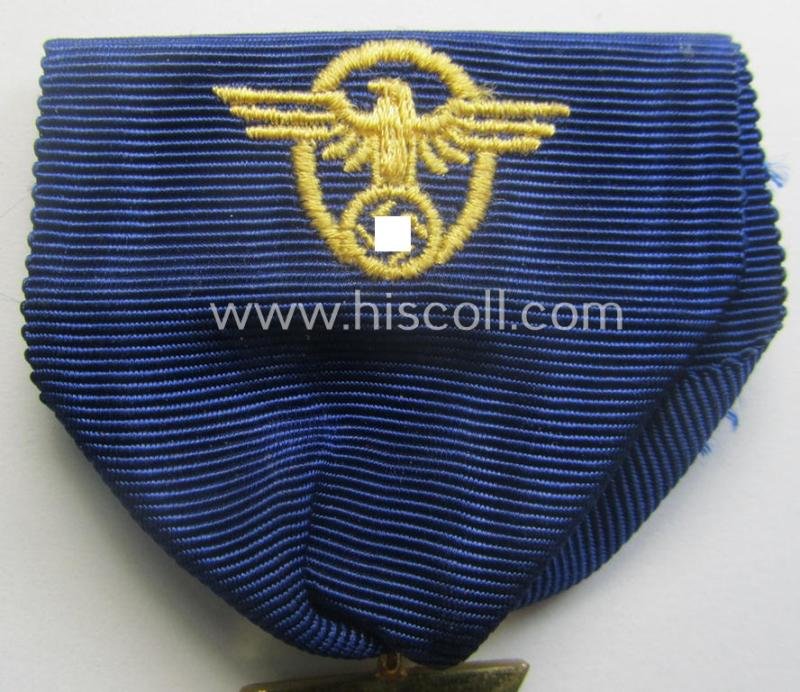 Golden-class 'Pol.-Dienstauszeichnung 1. Stufe' (or: police loyal-service medal first-class) that comes mounted onto its (typically broader-shaped!) ribbon (ie. 'Bandabschnitt') — image 3