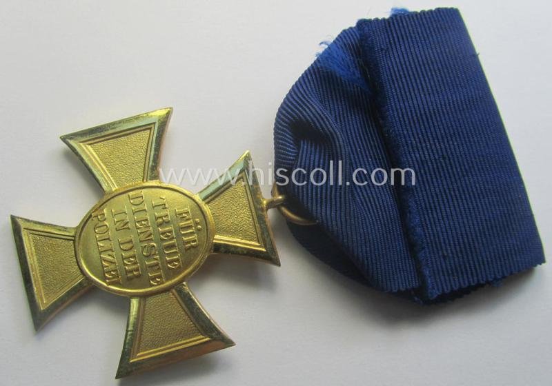 Golden-class 'Pol.-Dienstauszeichnung 1. Stufe' (or: police loyal-service medal first-class) that comes mounted onto its (typically broader-shaped!) ribbon (ie. 'Bandabschnitt') — image 4