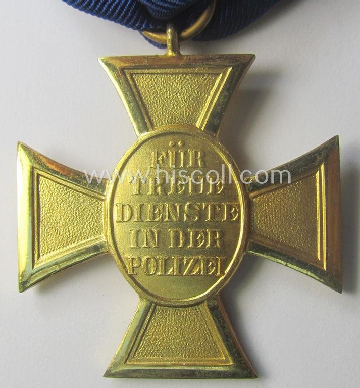 Golden-class 'Pol.-Dienstauszeichnung 1. Stufe' (or: police loyal-service medal first-class) that comes mounted onto its (typically broader-shaped!) ribbon (ie. 'Bandabschnitt') — image 5