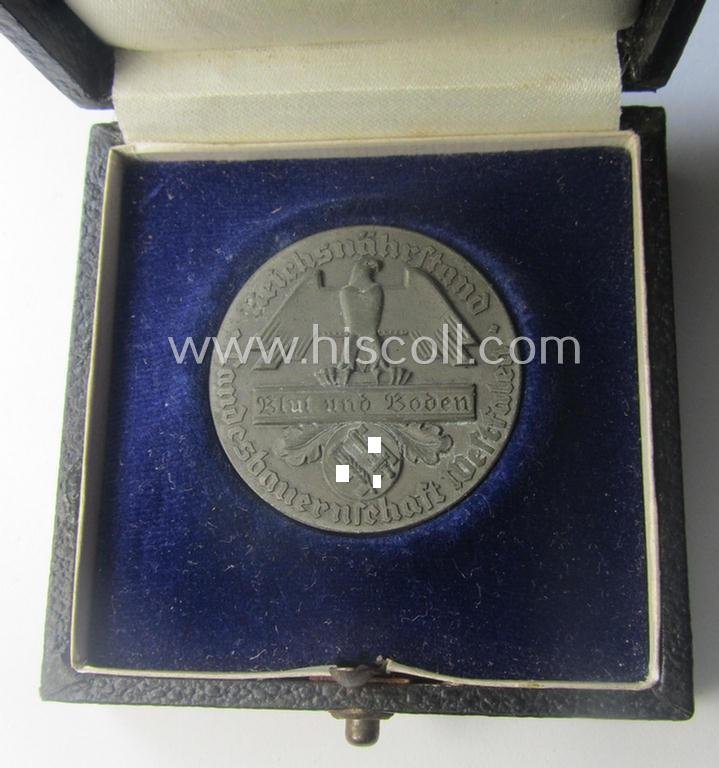 Greyish-silver-toned, 'Reichsnährstand'- (ie. 'RNSt.'-) related, commemorative-award-plaque entitled: 'Reichsnährstand - Landesbauernschaft - Blut und Boden - für züchterische Leistungen' and that comes stored in its period etui — image 2