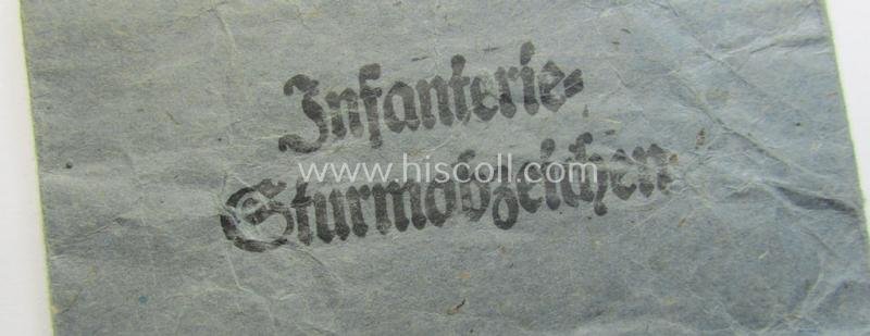 'Zellstoff'-based medal-pouch entitled: 'Infanterie-Sturmabzeichen' (or: silver- ie. bronze-class infantry assault-badge ie. IAB) as executed in typical: 'Zellstoff'-based paper as was intended to store an IAB by the maker: 'Gottlieb & Wagner' — image 2