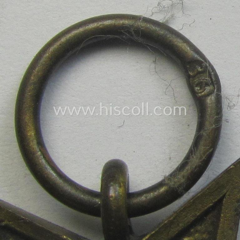 Fully matching medal-set: 'KvK 2. Klasse o. Schwn.' being a clearly maker- (ie. '36'-) marked specimen that comes in its (incomplete ie. relic) pouch by the 'Hersteller': 'Burg & Leonhard - Hanau a. M.' — image 3