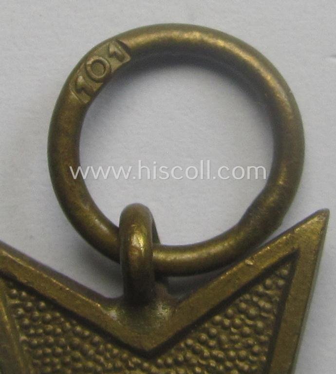 Fully matching medal-set: 'KvK 2. Klasse m. Schwn.' being a clearly maker- (ie. '101'-) marked specimen that comes in its ('variant'-pattern!) pouch by the 'Hersteller': 'Rudolf Tham - Gablonz a. N.' — image 4