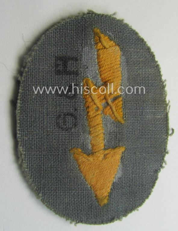 WH (Heeres) trade- and/or special-career insignia ie. hand-embroidered signal-blitz as executed in golden-yellow-toned linnen as was intended for a soldier serving within the: 'Kavallerie- o. Aufklärungs-Trpn.' — image 2