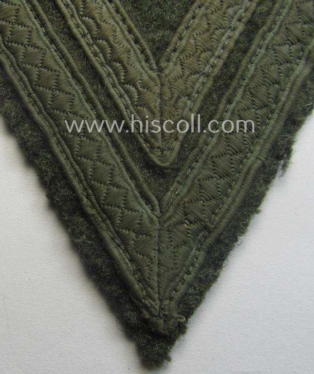 WH (Heeres) 'Armwinkel' (or: arm-chevron) as executed on typical field-grey-coloured wool as was specifically intended for usage by a soldier with the rank of: 'Obergefreiter' — image 2