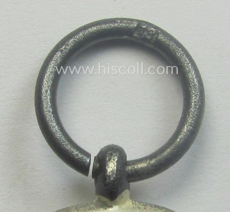 Medal-set: 'Winterschlacht im Osten 1941-42' being a maker- (ie. '18'-) marked specimen by the maker: 'Karl Wurster K.G. - Markneukirchen in Sa.' — image 3