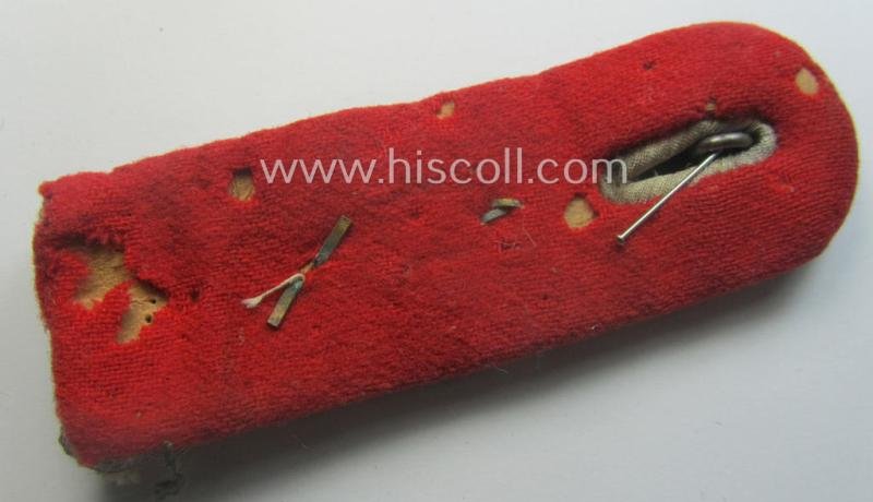 Single, WH (Heeres) neatly 'cyphered', officers'-type shoulderboard as was piped in the bright-red branchcolour as was intended for an: 'Oberleutnant eines Artillerie-Lehr-Abts.' — image 3