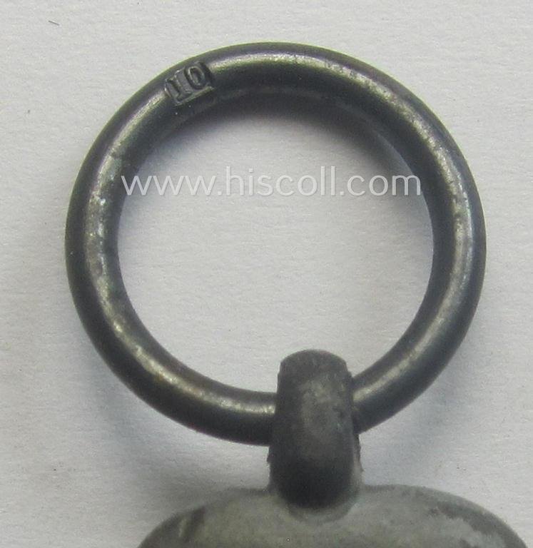 Fully matching medal-set: 'Winterschlacht im Osten 1941/42' as produced by the: 'Foerster & Barth'-company being a clearly maker- (ie. '10'-marked) specimen that came stored in its original 'Zellstoff'-based pouch of issue as found — image 4