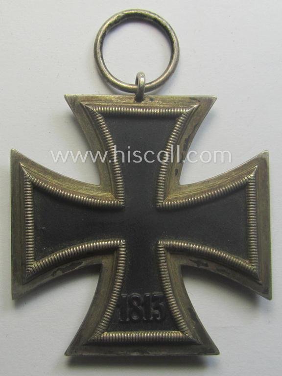 Interesting (and complete!) 'Eisernes Kreuz II. Klasse'-set comprising of a non-maker-marked example that comes stored in its period, 'Zellstoff'-based pouch by the distributor (ie. 'Hersteller'): 'Gottlieb & Wagner - Oberstein/Nahe' — image 4