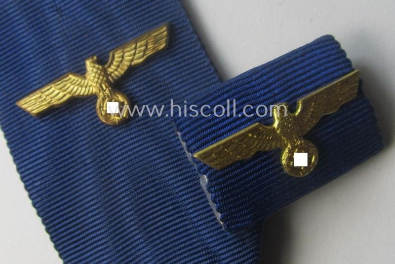 WH (Heeres o. KM) bright golden-toned 'WH-DA der 3. Klasse für 12 Jahre Dienstzeit' that comes mounted onto its ribbon (ie. 'Bandabschnitt') having a golden-toned eagle-device attached and that comes with its accompanying 'Feld- o. Bandspange' — image 2