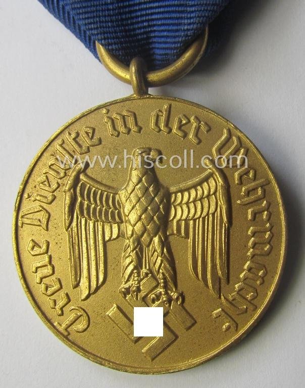 WH (Heeres o. KM) bright golden-toned 'WH-DA der 3. Klasse für 12 Jahre Dienstzeit' that comes mounted onto its ribbon (ie. 'Bandabschnitt') having a golden-toned eagle-device attached and that comes with its accompanying 'Feld- o. Bandspange' — image 3