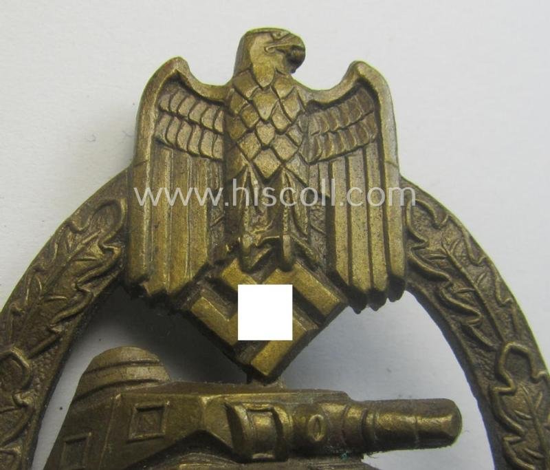 Superb, 'Panzerkampf-Abzeichen in Bronze' being a (typical!) unmarked, 'Buntmetall'-based- and/or 'solid-back'-specimen as was produced by the: 'Karl Würster'-company — image 2