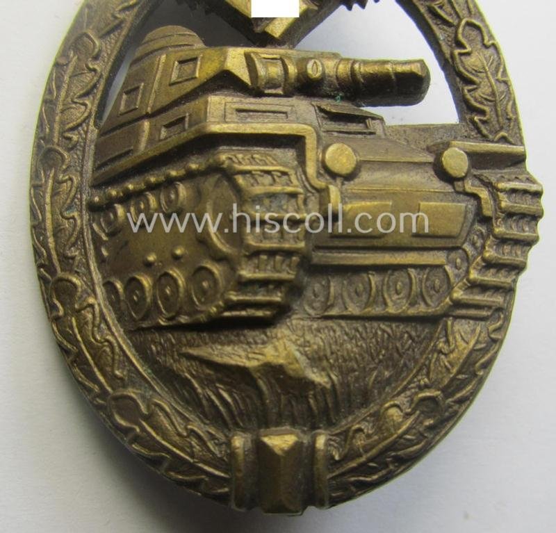 Superb, 'Panzerkampf-Abzeichen in Bronze' being a (typical!) unmarked, 'Buntmetall'-based- and/or 'solid-back'-specimen as was produced by the: 'Karl Würster'-company — image 3