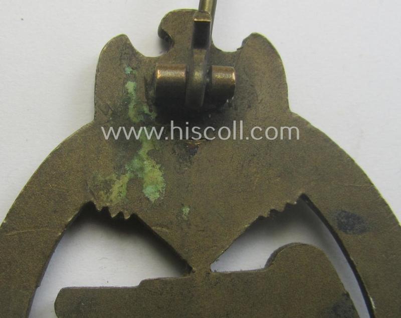 Superb, 'Panzerkampf-Abzeichen in Bronze' being a (typical!) unmarked, 'Buntmetall'-based- and/or 'solid-back'-specimen as was produced by the: 'Karl Würster'-company — image 6
