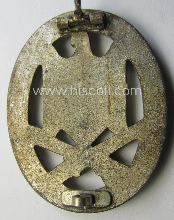 'Allgemeines Sturmabzeichen' being a detailed albeit unmarked example (of the 'long-barrel-hinge'-variant!) as executed in 'Feinzink' as produced by the: 'Steinhauer & Lück'-company — image 4