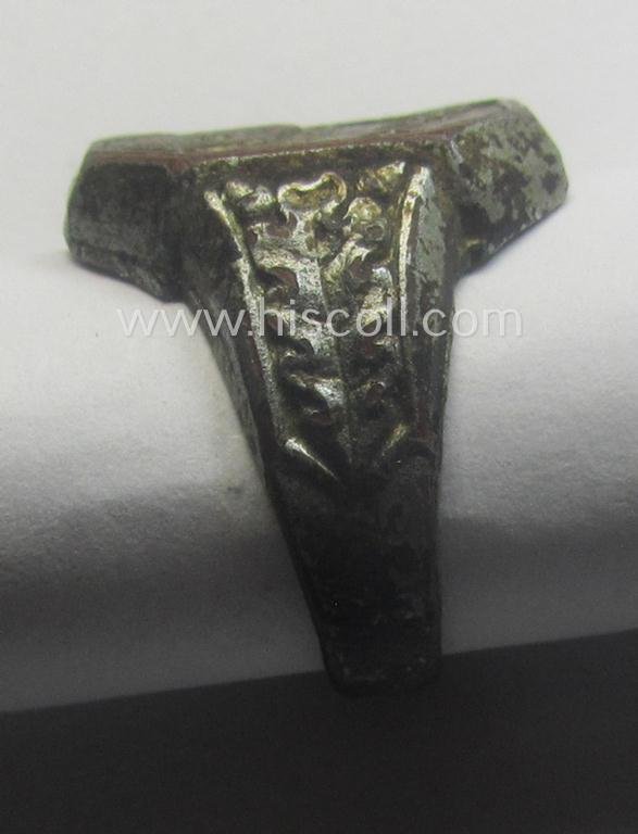 WH (LW, Heeres, RAD etc.) related, metal-based so-called: 'souvenir'-ring depicting the engraved outline of the: 'Westwall'-fortification coupled with the text: 'Westwall' — image 3