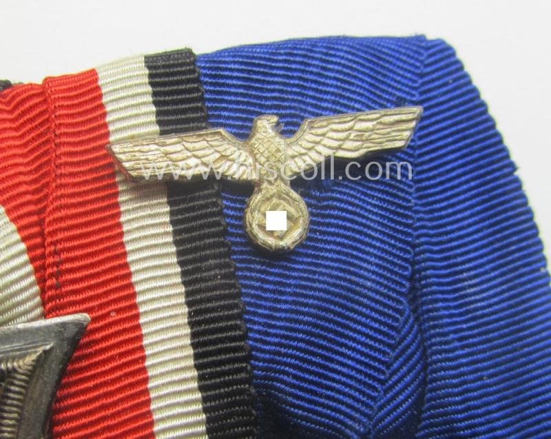 Superb - and just minimally used! - example of a 2-pieced, WH (Heeres o. KM etc.) medal-bar (ie. 'Orden- o. Doppelspange') showing resp. an: 'EKII. Kl.' (ie. 'Schinkel'-pattern!) and a: 'WH-DA der 4. Stf.' — image 2