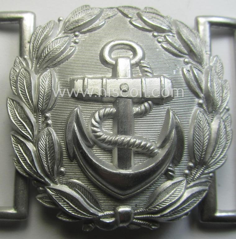 'Virtually mint', WH (Kriegsmarine) 'standard-issue'-pattern, silver-toned- and/or typical aluminium-based officers'-dress-model belt-buckle (ie. 'Paradefeldbinde für Beambten der KM') being a neatly maker- (ie. 'F.L.L.'-) marked example — image 2