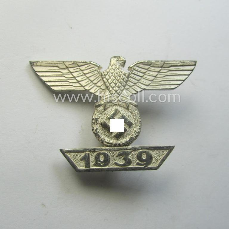 'Wiederholungsspange zum EK I.Kl.' (or: bar to the WWI IC 1st class) being a typical, maker- (ie. 'L/11'-) marked example as was produced by the maker (ie. 'Hersteller') named: 'Wilh. Deumer' — image 2