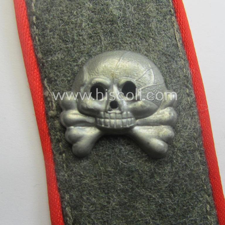 Single, mid- (ie. later-war-) period, WH (Heeres) field-grey-coloured, woolen-based- and/or bright-red-piped so-called: 'Sturmgeschütze'-collar-tab having a zinc-based 'Totenkopf'-device (ie. skull) period-attached — image 2