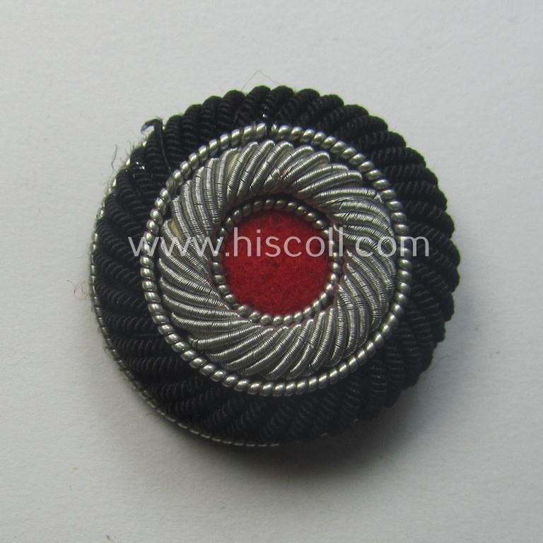 'Virtually mint- ie. unissued' and neatly hand-embroidered, WH (Heeres o. Luftwaffe) officers'-pattern side-cap-cocarde (ie. 'Mützenkokarde für Offiziers-Schiffchen') — image 2