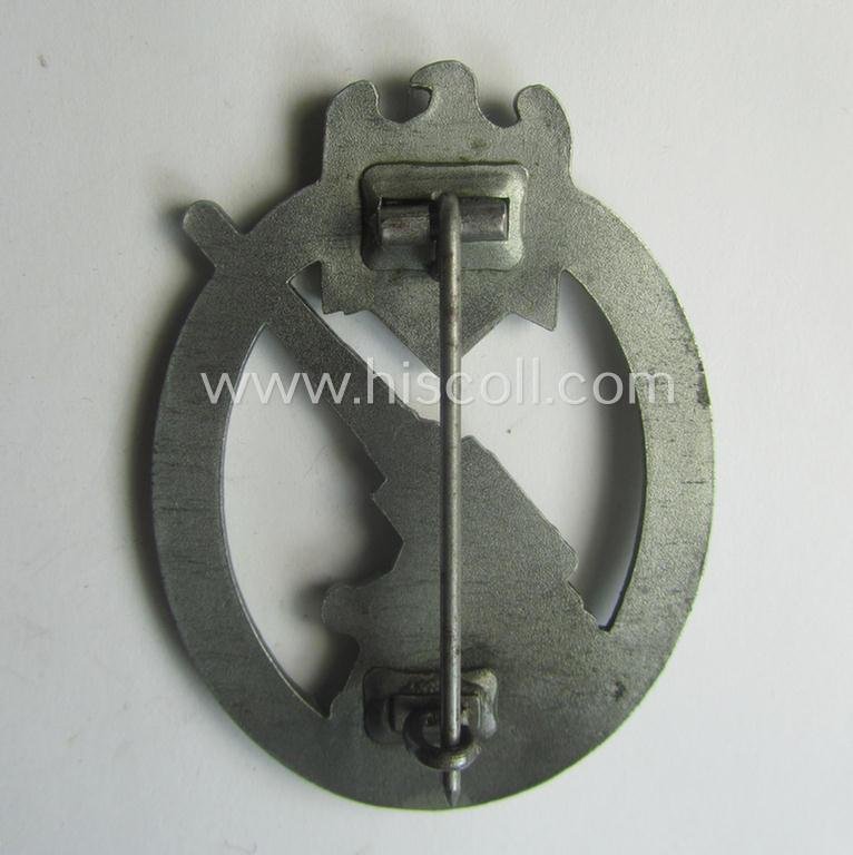 'Heeres-Flakkampf-Abzeichen' being a non-maker-marked- and/or zinc- (ie. 'Feinzink'-) based specimen of the so-called: 'pillow-crimped'-pattern (as was produced by a to date still unidentified maker) — image 4