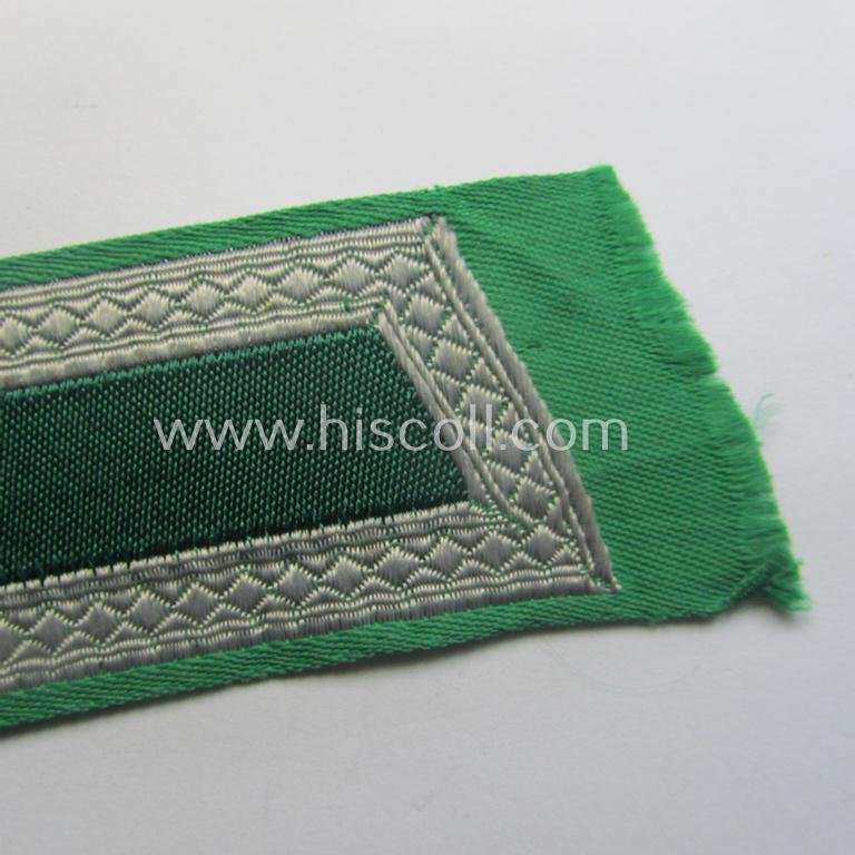 Regrettably single, (entirely!) 'BeVo'-woven, NCO-pattern 'Ostvölker'-collar-tab as intended for an: 'Aserbaidschanischer'-volunteer within the 'Deutsche Wehrmacht' (ie. 'Zugführer' within the: 'Aserbaidschanisches Legion') — image 2
