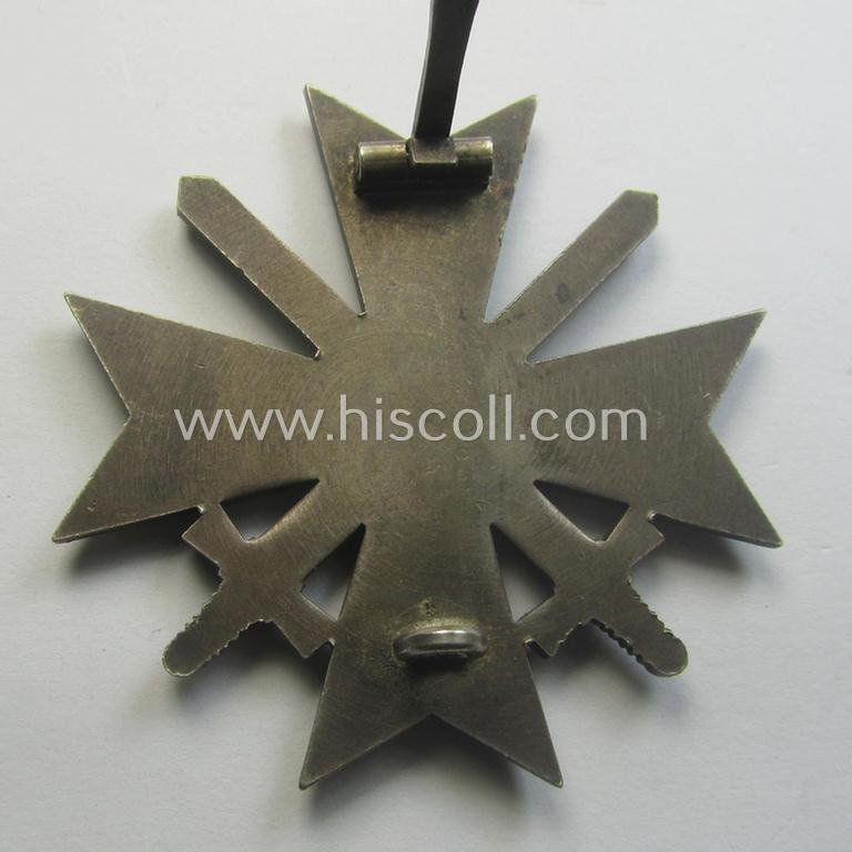'Kriegsverdienstkreuz 1. Klasse mit Schwertern' as executed in typical, silverish-coloured metal (ie. 'Buntmetall') being a clearly maker- (ie. '1'-) marked specimen by the desirable maker: 'Deschler & Sohn' — image 5