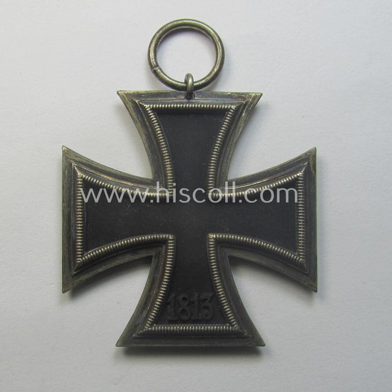 Matching 'EK II. Klasse'-set comprising of a non-maker-marked specimen that comes with its ribbon (ie. 'Bandabschnitt') and 'Zellstoff'-based pouch as was produced by the company: 'L.Chr. Lauer' (ie. 'Hersteller 14') — image 3