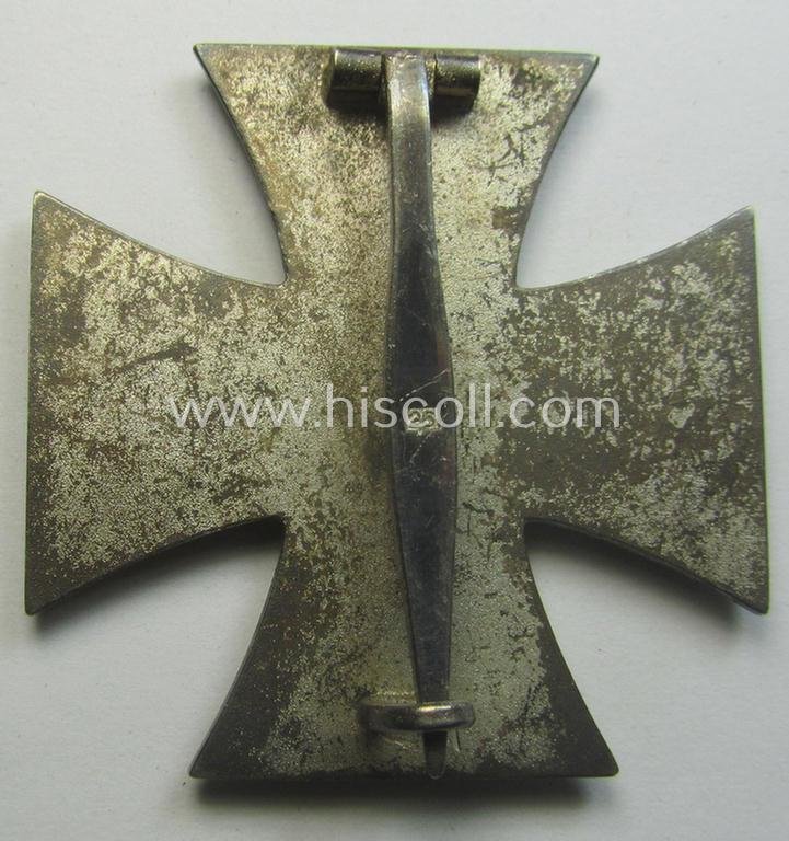 'Eisernes Kreuz 1. Klasse' (ie. Iron Cross 1st Class) being a maker- (ie. '26'-) marked example as was produced by the company: 'B.H. Mayer's Kunstprägeanstalt' — image 3