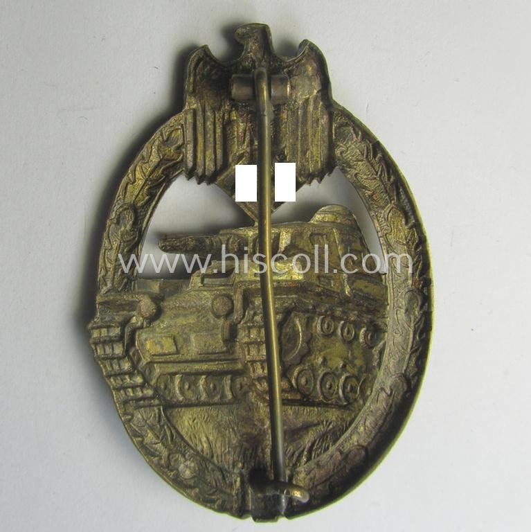 Superb, 'Panzerkampf-Abzeichen in Bronze' being a (typical!) unmarked, 'Buntmetall'-based- and/or 'hollow-back'-specimen as was produced by the: 'Karl Würster'-company — image 4
