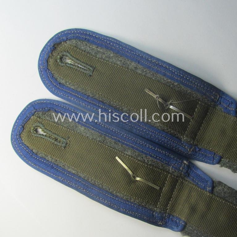 Pair of WH (Heeres) simplified- (ie. 'M44'-) pattern NCO-type shoulderstraps: 'Feldwebel eines Sanitäts-Abts. o. Rgts.' — image 4