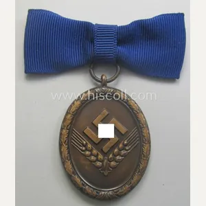 Scarcely encountered example of a: 'Reichsarbeitsdienst der weiblichen Jugend' (or: …