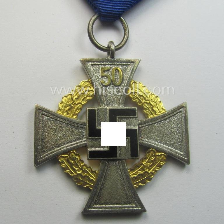 Minimally worn 'Treuedienst Ehrenzeichen' being of the so-called: 'Sonderstufe' as awarded for 50 years of loyal-service and that comes in an overall very nice- (ie. surely issued- and/or used-), condition — image 2