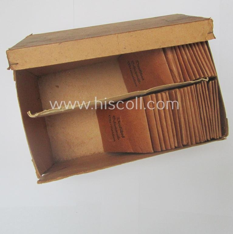 Stunning, 'Deutsches Schutzwall Ehrenzeichen' (aka: 'Westwall'-medal) being a (typical) non-maker-marked- and/or: 'Buntmetall'-based specimen that comes packed in its original pouch of issue by the: 'Friedrich Orth'-company — image 8