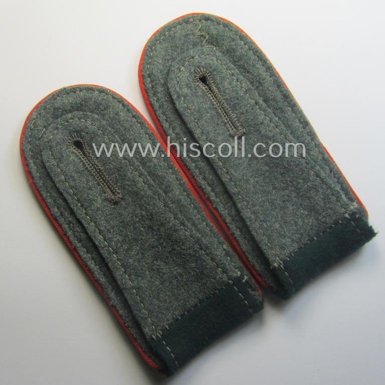 Pair of so-called: 'M40'-pattern, WH (Heeres) EM-type shoulderstraps: 'Sld. der (Sturm)Artillerie.-Trpn.' — image 3