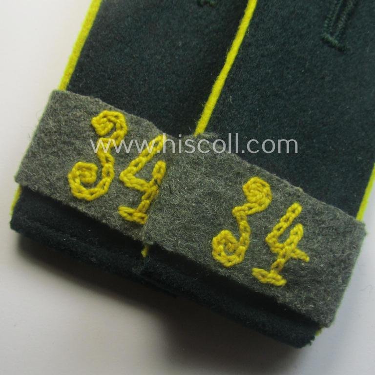 Pair of WH (Heeres) 'M40'-pattern, EM-type shoulderstraps that came with its accompanying 'Überschube'-pair: 'Soldat des Infanterie-Divisions-Nachrichten-Abtlgs. 34' — image 2