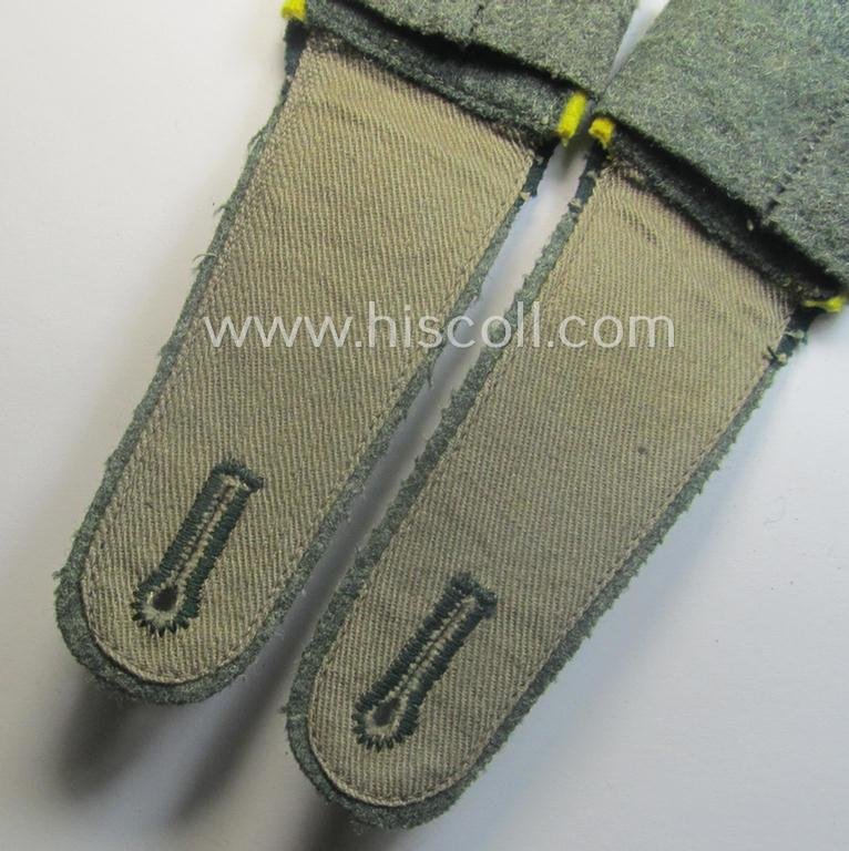 Pair of WH (Heeres) 'M40'-pattern, EM-type shoulderstraps that came with its accompanying 'Überschube'-pair: 'Soldat des Infanterie-Divisions-Nachrichten-Abtlgs. 34' — image 5