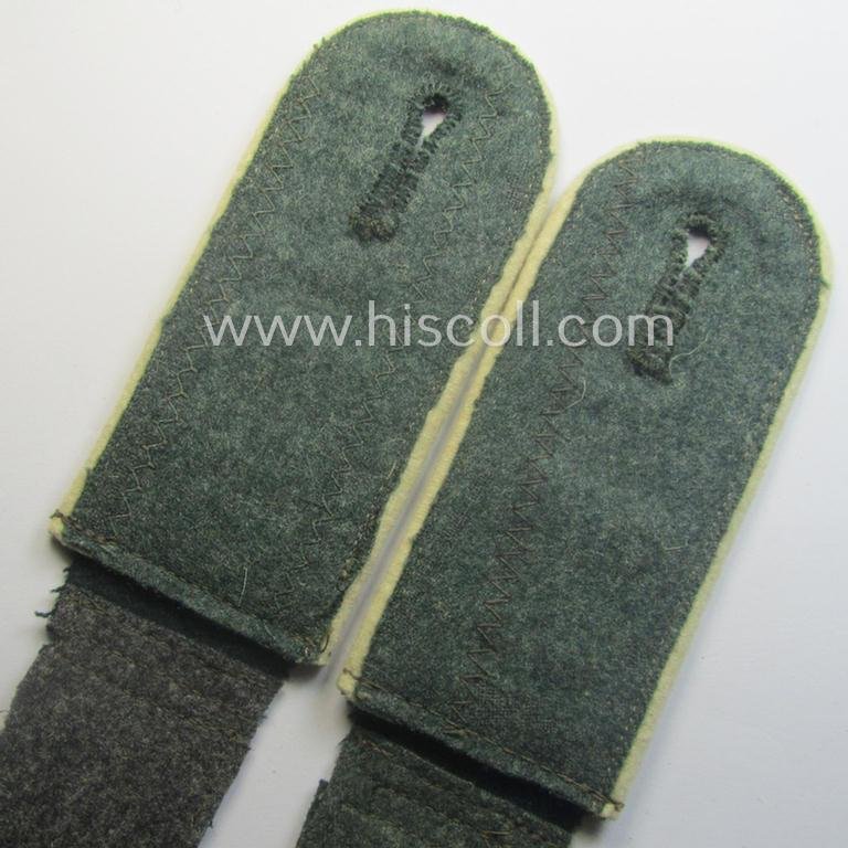 Pair of WH (Heeres) neatly 'cyphered', EM-type shoulderstraps: 'Soldat des Infanterie-Rgts. 33' — image 4