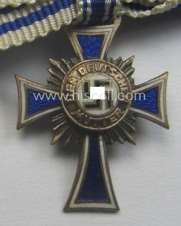 Miniature of an: 'Ehrenkreuz der deutschen Mutter - zweite Stufe' (or: silver-class mothers'-cross) being a non-maker-marked example that comes in an overall nice- (albeit moderately worn- ie. used-), condition — image 7