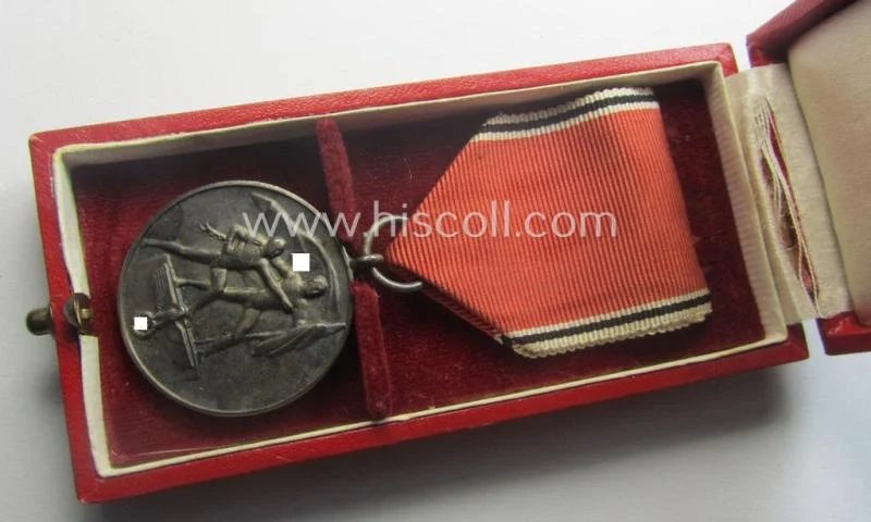 WH Austrian-occupation- (ie. 'Anschluss'-) medal: '13. März 1938' being a very attractive (albeit somewhat tarnished) example that comes stored in its bright-red-coloured- and/or typical non-maker-marked etui as issued — image 9
