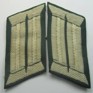 WH (Heeres) pair of (later-war-pattern) officers'-type collar-tabs (ie. 'Kragenspiegel für …