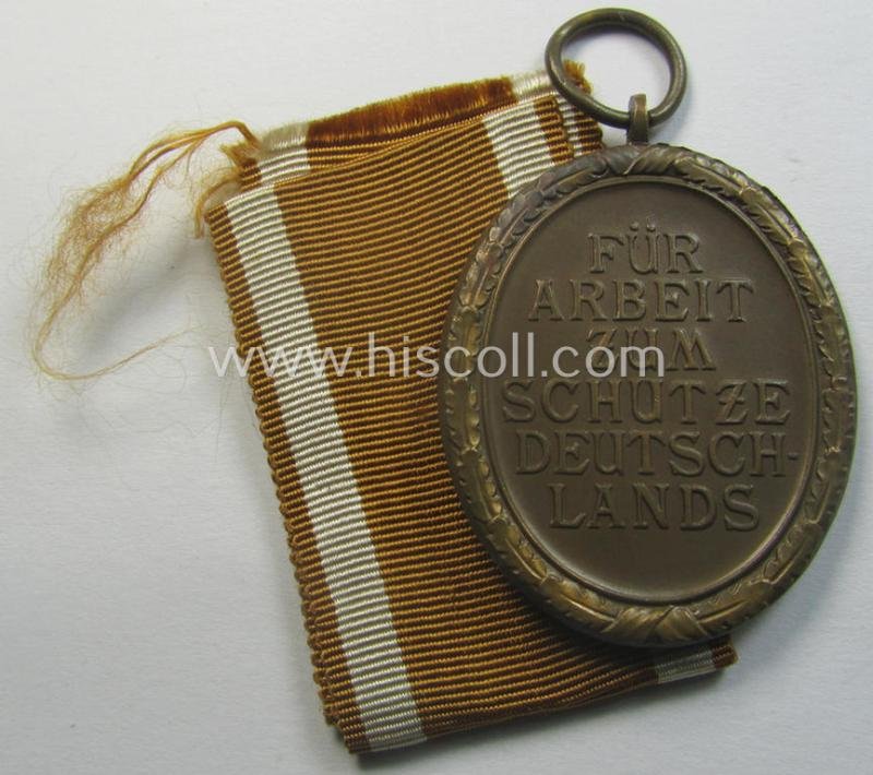 Medal-set: 'Deutsches Schutzwall Ehrenzeichen' (aka: 'Westwall'-medal) being a non-maker-marked- and/or: 'Buntmetall'-based specimen — image 7