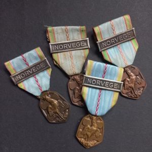 A superb and unusually seen (golden-bronze-toned) French 1939–1945 Commemorative war …