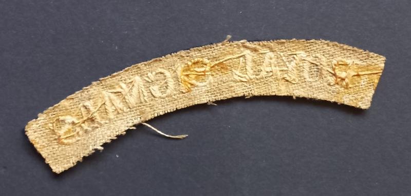 A attractive - albeit regrettably single - serif type lettering Royal Signals shoulder title — image 2