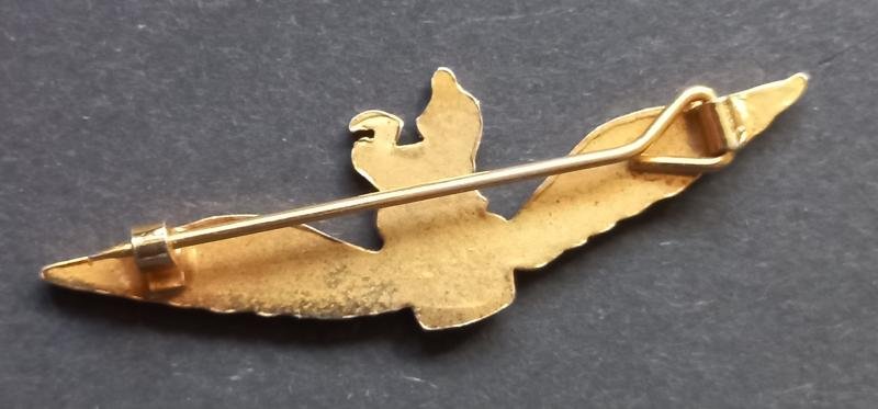 A small attractive enamelled British Army Flying qualification wing aka a 'Glider Pilot wing' sweetheart brooch — image 2