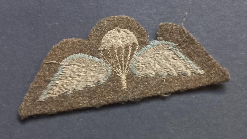 A nice mid war period and un-issued standard British parachute qualification wing — image 2