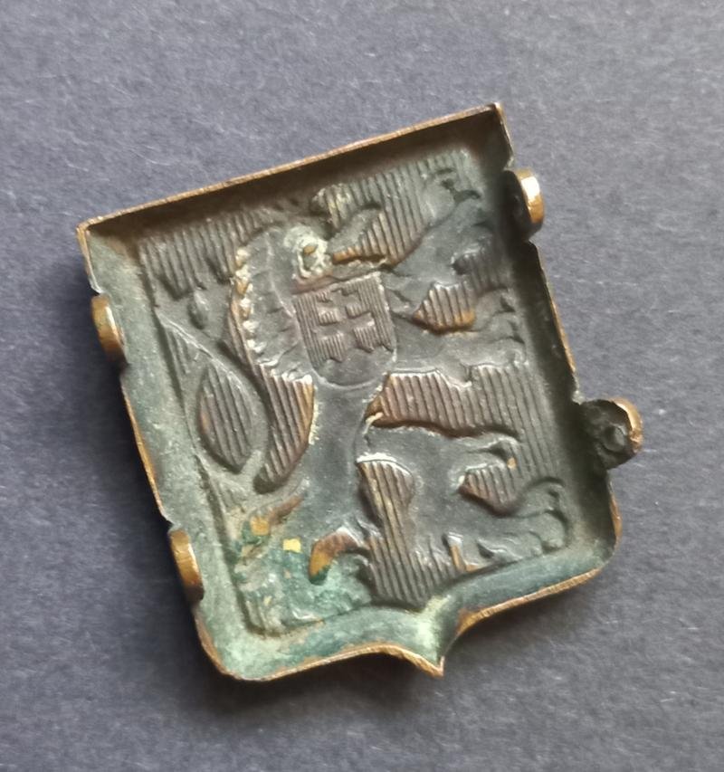 A attractive (1939-1945 period) Free Czechoslovakia Military Forces beret i.e cap badge — image 2