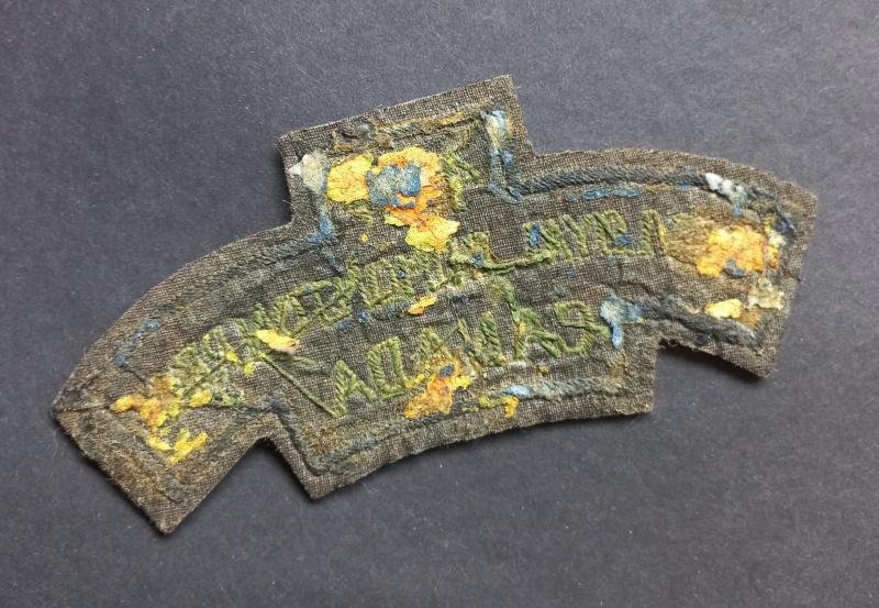 A attractive (typical British made) 49th The Loyal Edmonton Regiment shoulder title — image 2