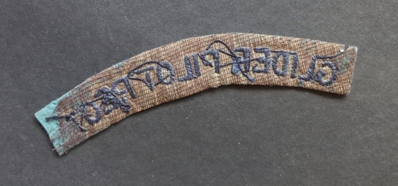 A superb example of a embroided un-issued Glider Pilot Regiment shoulder title — image 2